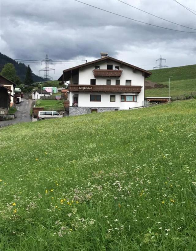 Ferienhaus Bergkristall ペットイ・アム・アールベルク エクステリア 写真